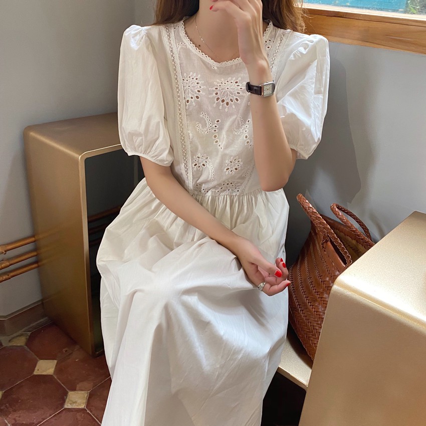 Váy ren midi cổ tròn ngắn tay hở hưng đen trắng (SẴN)