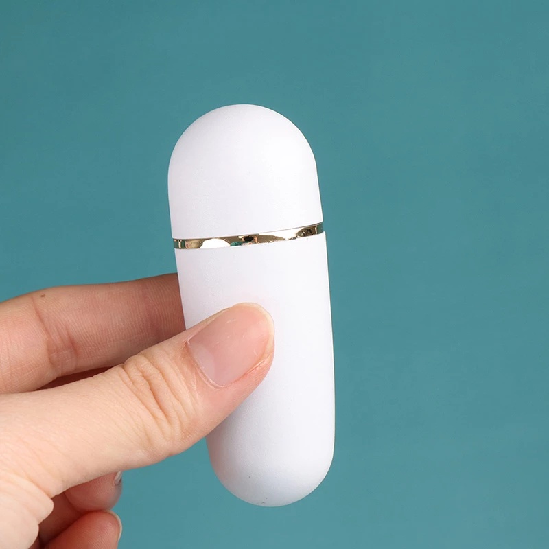 1 Cây Lăn Đá Núi Lửa Tự Nhiên Mini Dùng Cho Hấp Thụ Dầu / Trang Điểm Mặt