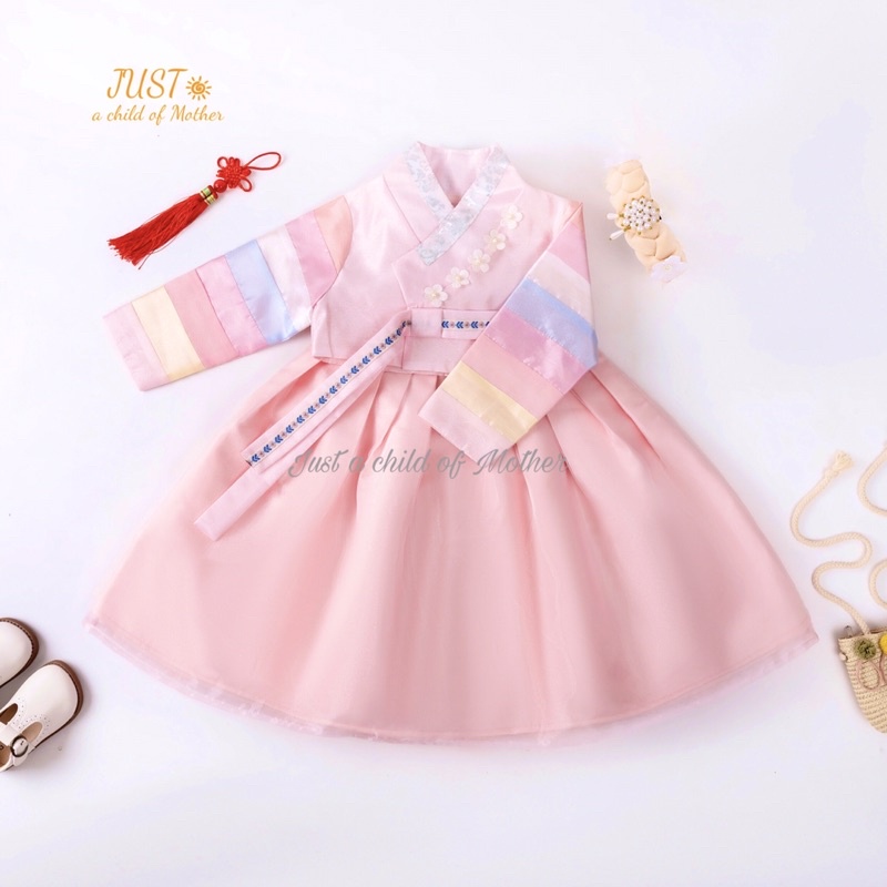 Váy Hanbok cho bé Gái ,Vải gấm Sa hàn dáng lửng màu Hồng sen nhẹ nhàng xinh xắn can tay phối màu lạ mắt