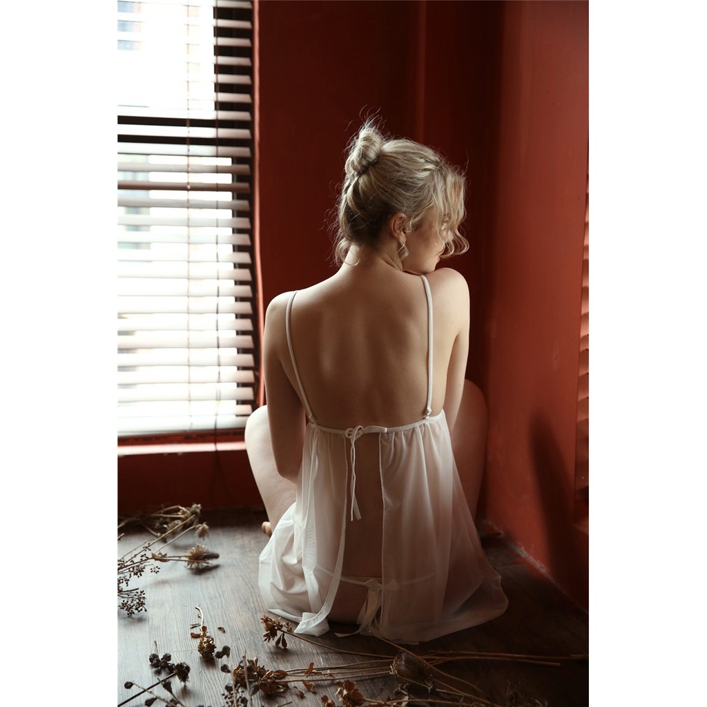 Váy ngủ xẻ lưng hở ngực sexy TK1796