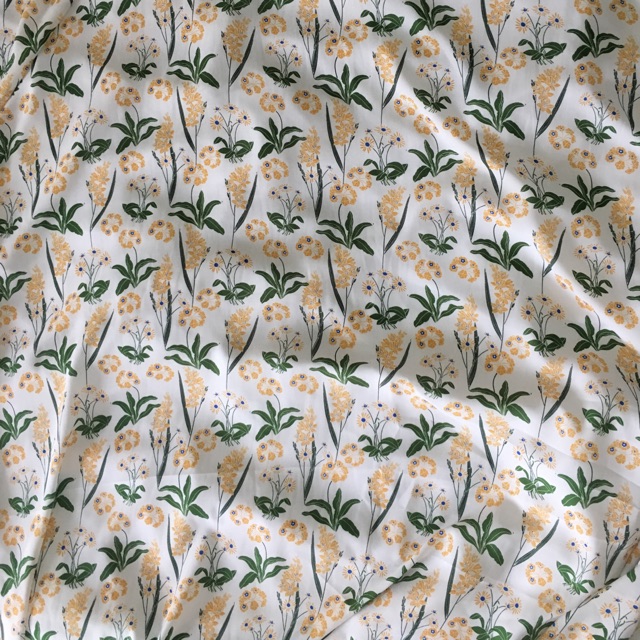 Vải hoa vàng lá xanh