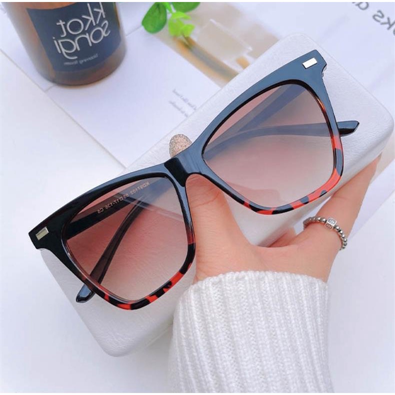 Kính Mát Mắt Mèo Oversize Chống Tia UV400 Sang Trọng Cho Nữ