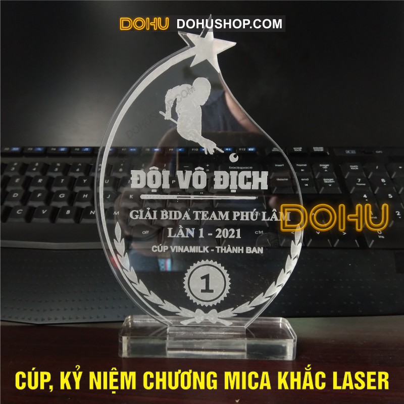 Cúp Kỷ Niệm Chương  Bằng Nhựa Mica Trong Suốt Khắc Tia Laser