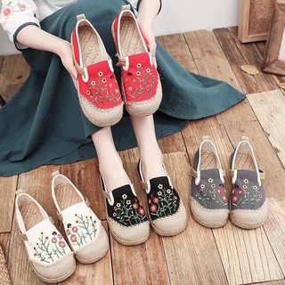 Giày thêu hoa cỏ mùa xuân