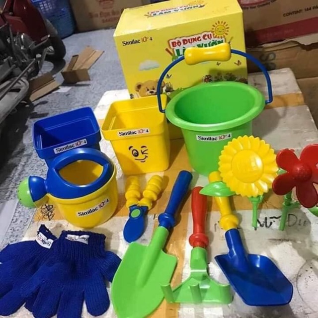Bộ dụng cụ làm vườn Similac gồm bình tưới hoa, xô đựng đất, bao tay làm vườn, chậu hoa, ....