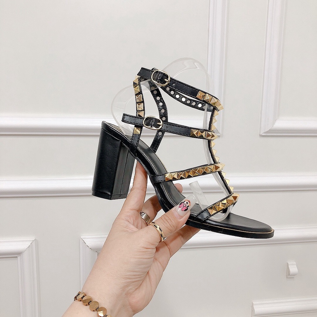 Sandal gót vuông cao 9P quai đính full đinh tán vàng hàng cao cấp chất chuẩn đẹp kiểu dáng sang chảnh - Giày cao  gót