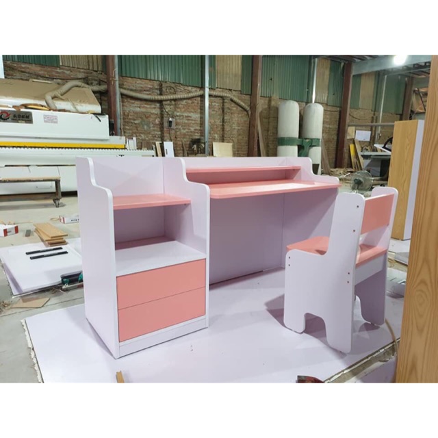 Bàn học sinh chống gù