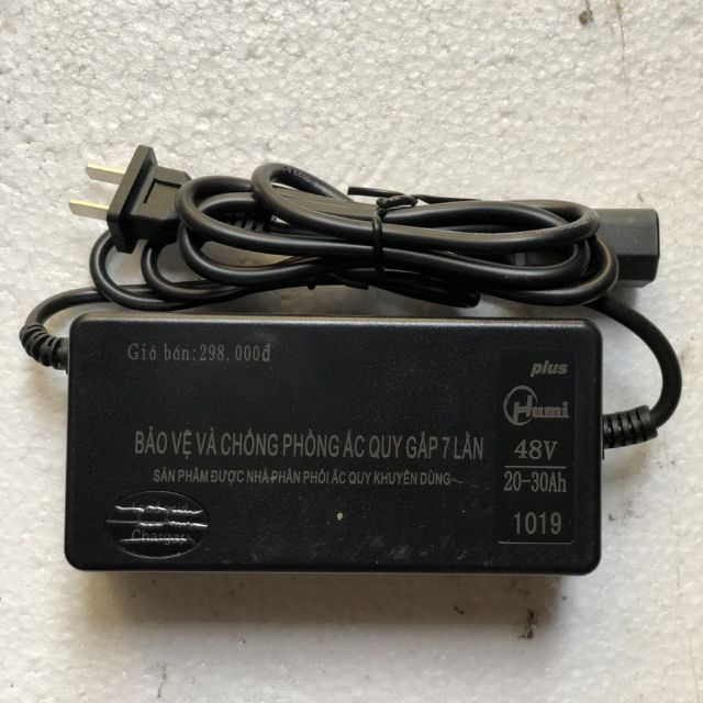 Sạc xe điện Humi 48V-20AH, chân chụp.