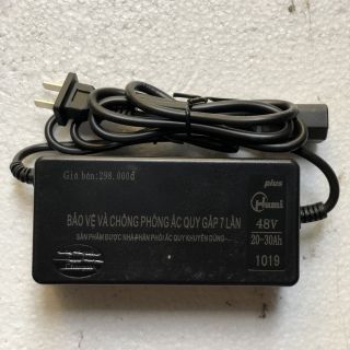 Sạc xe điện Humi 48V-20AH, chân chụp.
