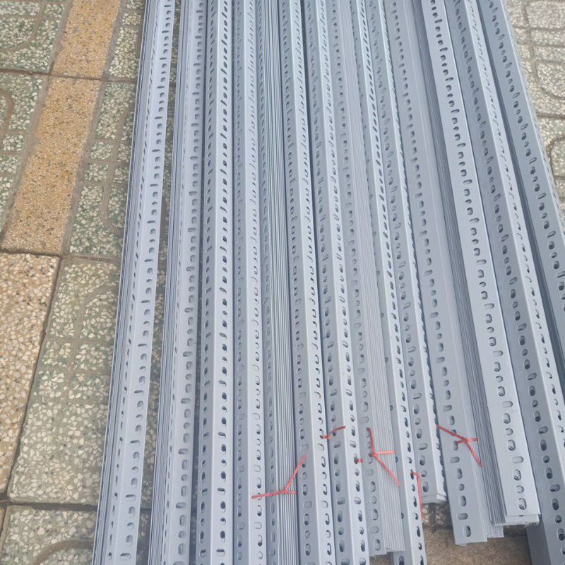 SẮT V LỖ V3- V4- V 4X6 CM  DÀI 1 MÉT -LOẠI  DÀY CÓ CẮT THEO YÊU CẦU, -SHIP HỎA TỐC GÒ VẤP HCIY