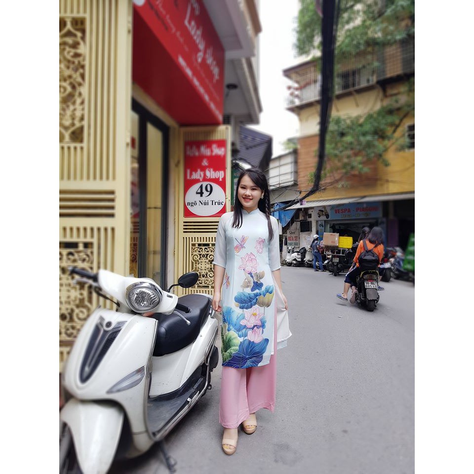 Áo dài cách tân hoa sen
