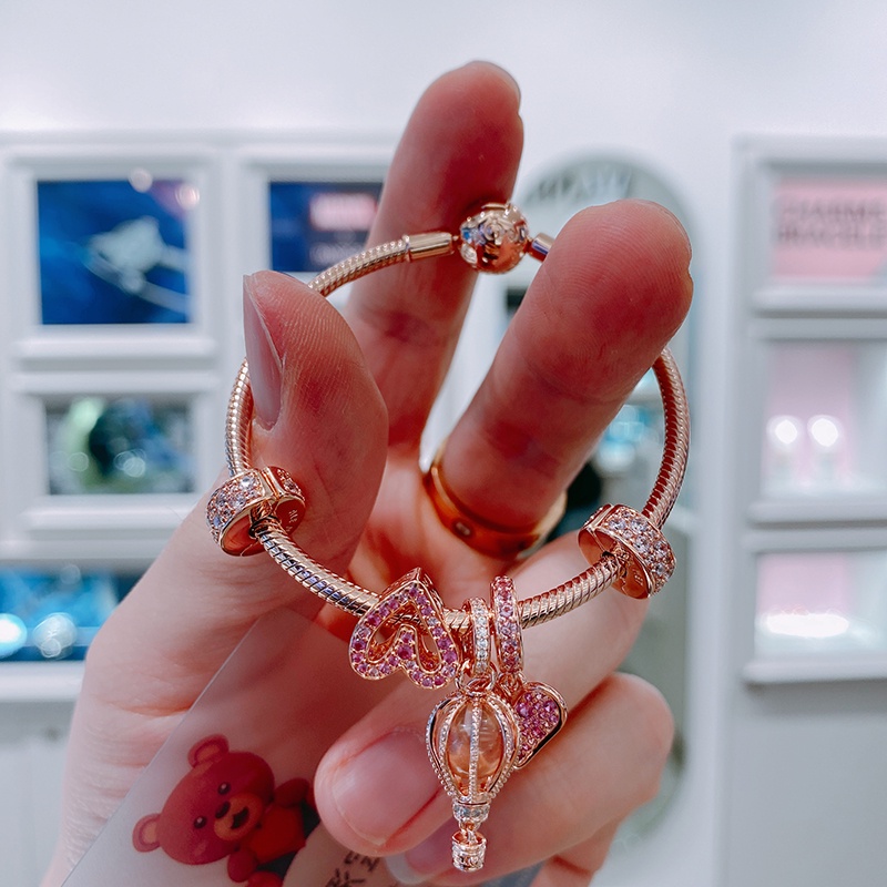 Vòng tay trái tim vẽ tay với Bộ hộp quà của pandora