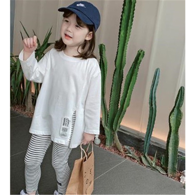 Bộ bé gái áo cotton trắng thụng dáng dài và quần legging kẻ XHN1044