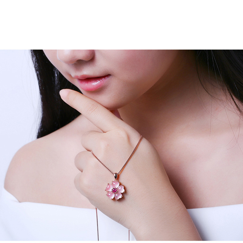Dây chuyền mặt đá thạch anh hồng đào dễ thương