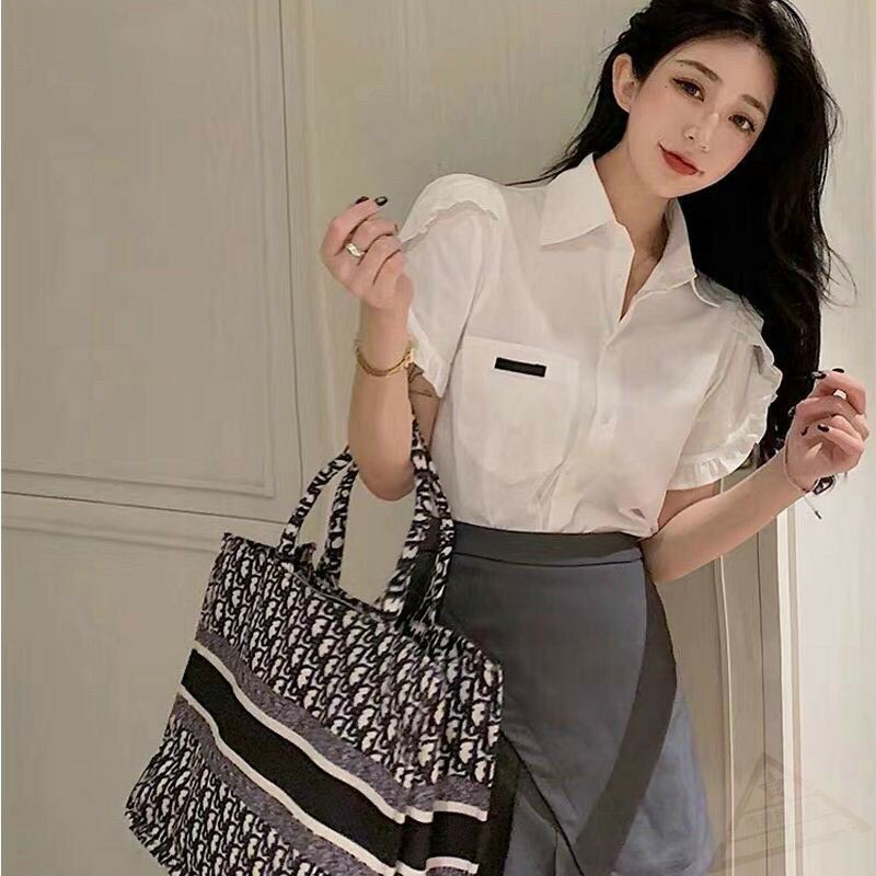 [Mã FAMAYWA giảm 10K đơn 50K] Áo sơ mi tay ngắn bèo phối logo 🥰i | BigBuy360 - bigbuy360.vn