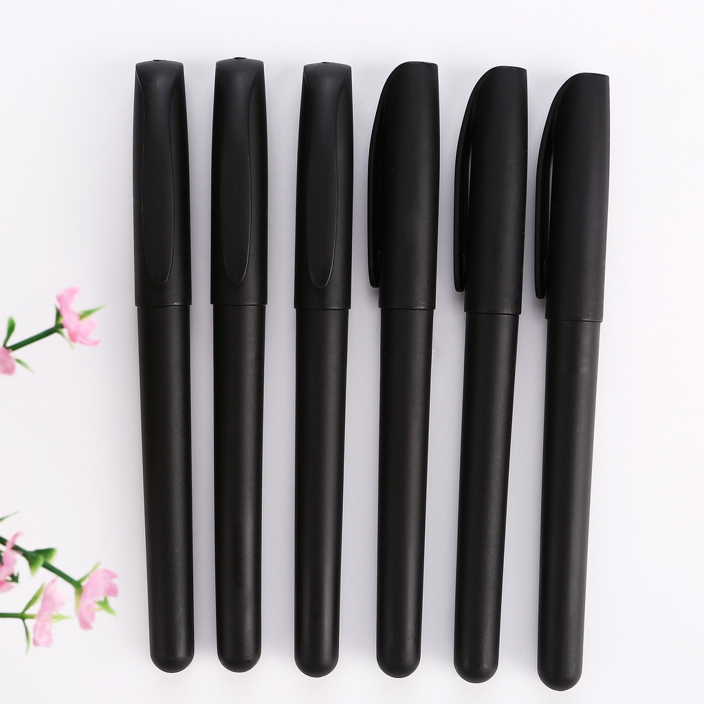 Vỏ bút đen dùng để thay ngòi bút bi hoặc ngòi bay màu