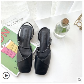 Sandal bít mũi đế bằng phong cách Hàn Quốc
