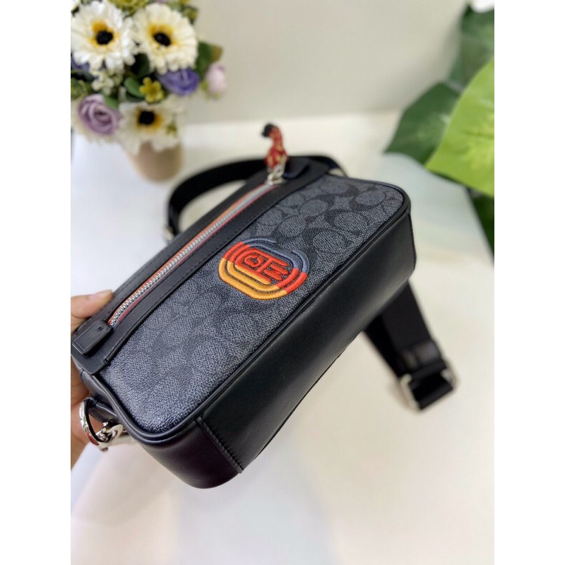 Túi đeo chéo Coach nam kiểu dáng cá tính