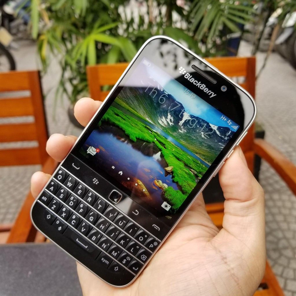 Điện thoại Blackberry Classic Q20 RAM 2GB Đẳng Cấp Doanh Nhân xách tay Mỹ | BigBuy360 - bigbuy360.vn