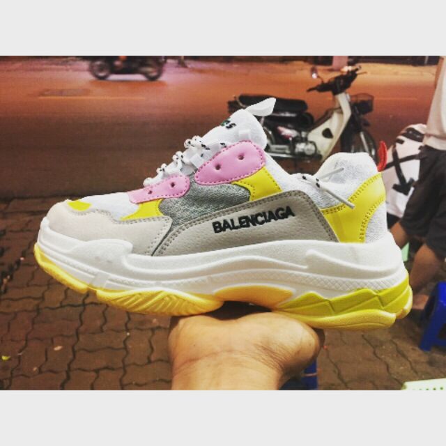 Giày B Triple S vàng trắng ( có clip )