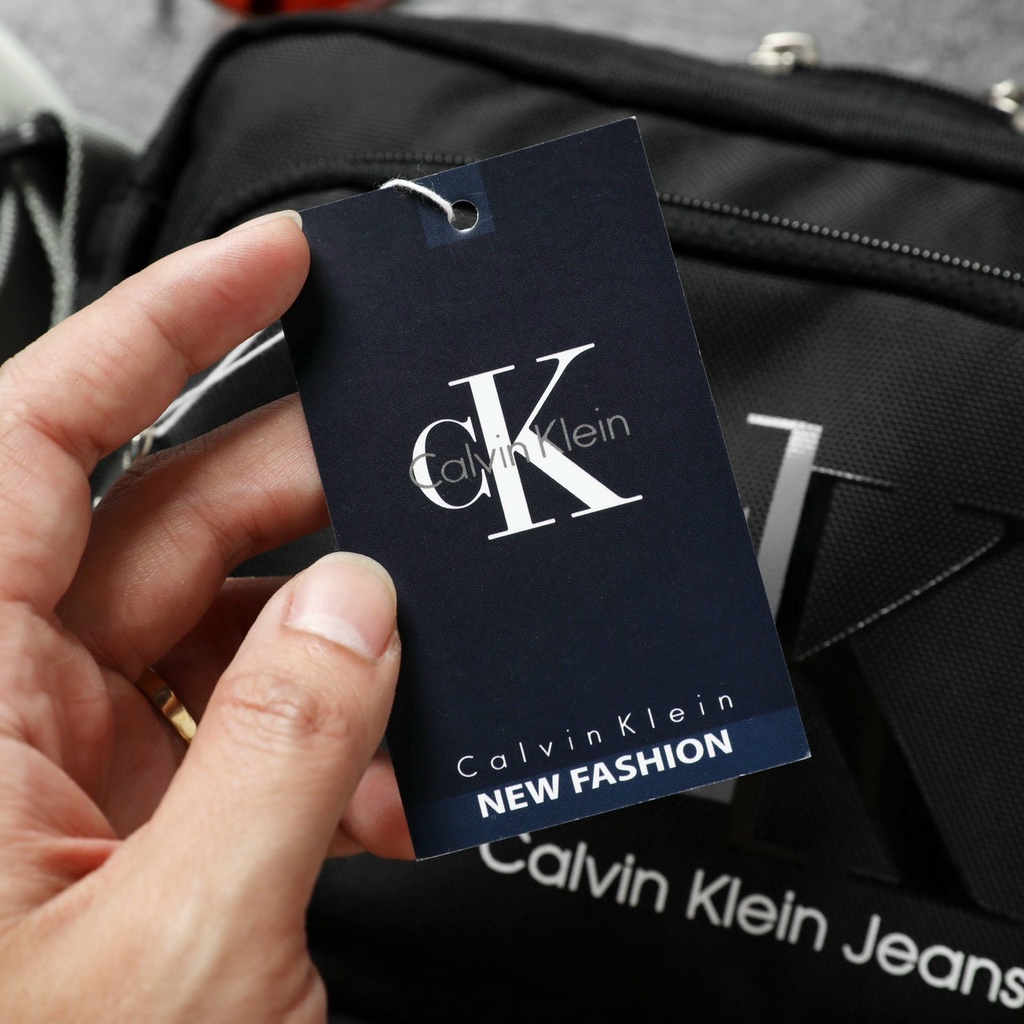 Túi Đeo Chéo Calvin Klein Monogram Mẫu Mới