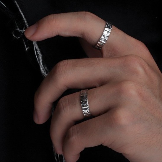 Nhẫn nam nữ unisex tròn Vân đá Asta Accessories màu bạc thời trang chất liệu Titan đẹp đơn giản không gỉ - Nhẫn Vân đá