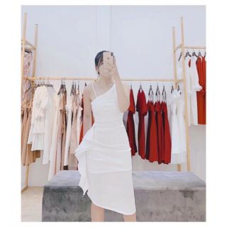 ĐẦM LỆCH VAI NHÚN BÈO