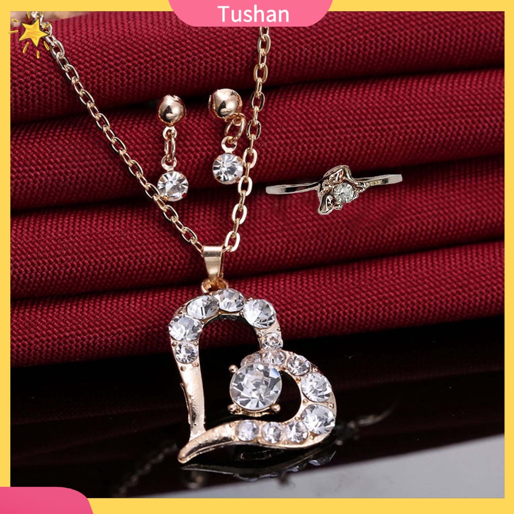 Bộ nữ trang gồm vòng cổ mặt trái tim bông tai và nhẫn đính đá pha lê sang trọng