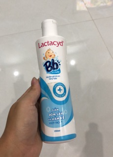 Sữa tắm lactacyd tắm gội cho bê