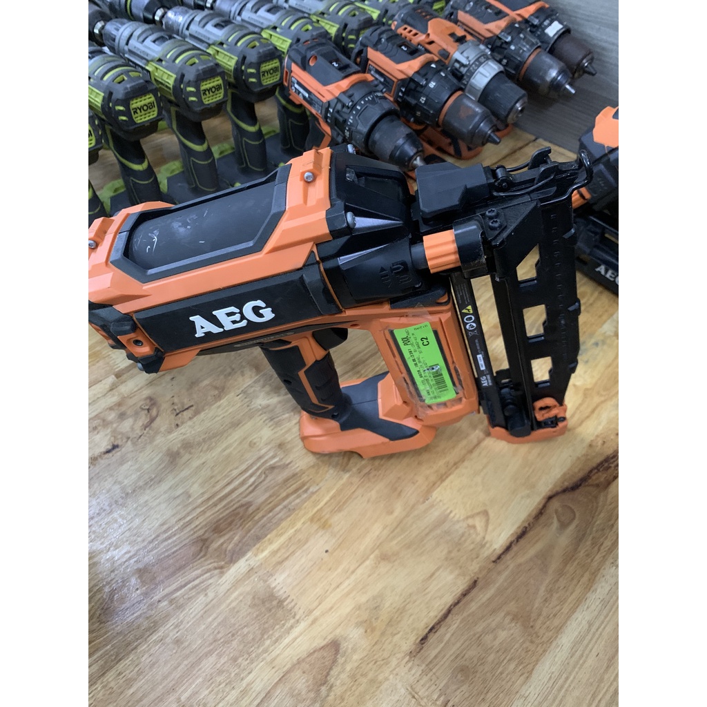 Máy bắn đinh AEG 18V không than - AEG B16N18