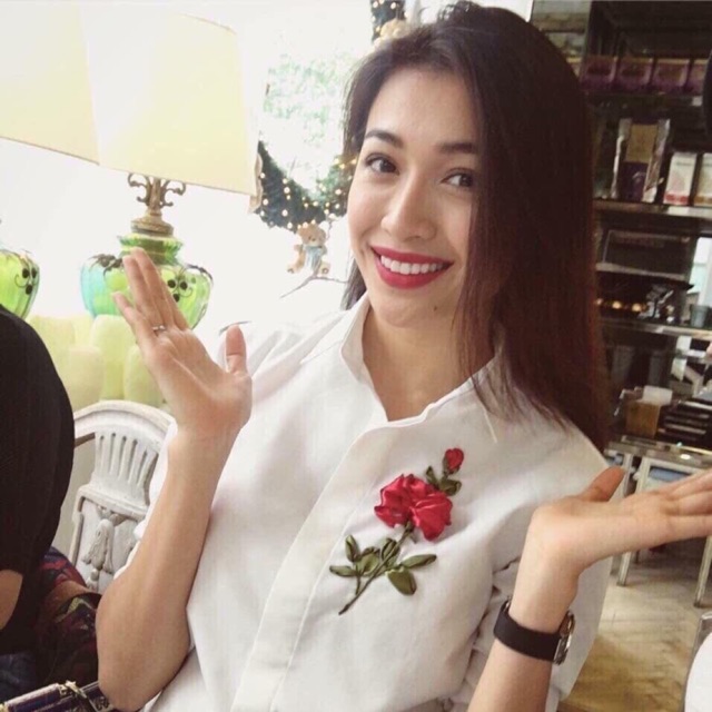Áo sơ mi thêu  hoa hồng