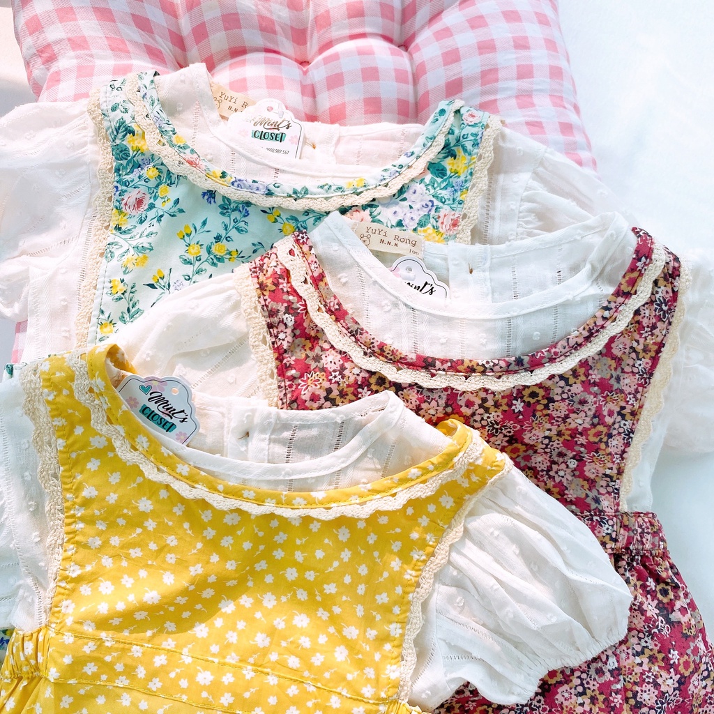 Set body bé gái yếm phối ren hoạ tiết hoa nhí cho sơ sinh 1 2 tuổi tuổi MINTSCLOSET Mint's Closet - YE5028