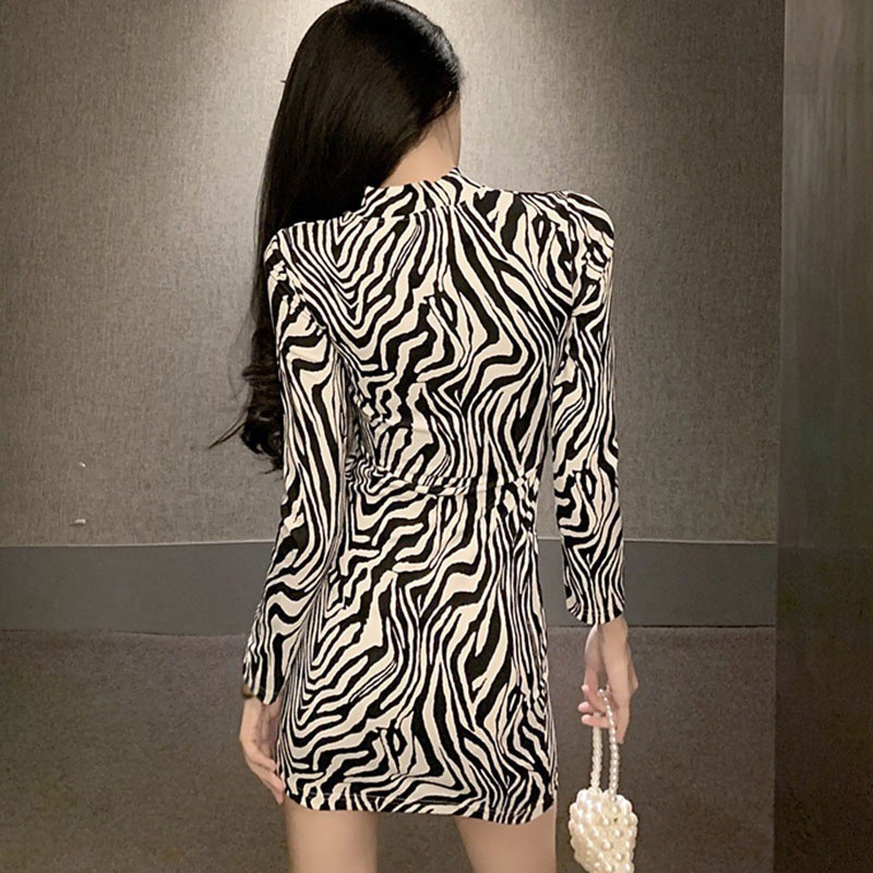 Đầm Tay Dài Cổ Lọ Hoạ Tiết Ngựa Vằn Thiết Kế Dáng Ôm Gợi Cảm