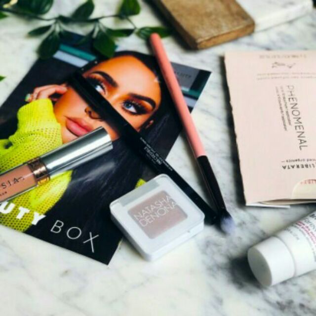 Tách set mỹ phẩm Allure tháng 4/2019