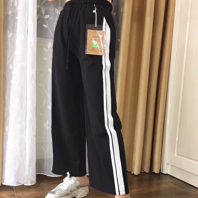 Quần xuông kẻ sọc