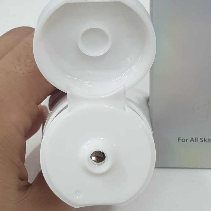 Sữa Rửa Mặt Làm Trắng Da Cải Thiện Mụn Và Làm Trắng Da Nhẹ Nhàng Thoải Mái