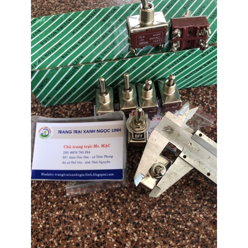 Công tắc on/off chống cháy, loại 4 chân  phi 12mm.