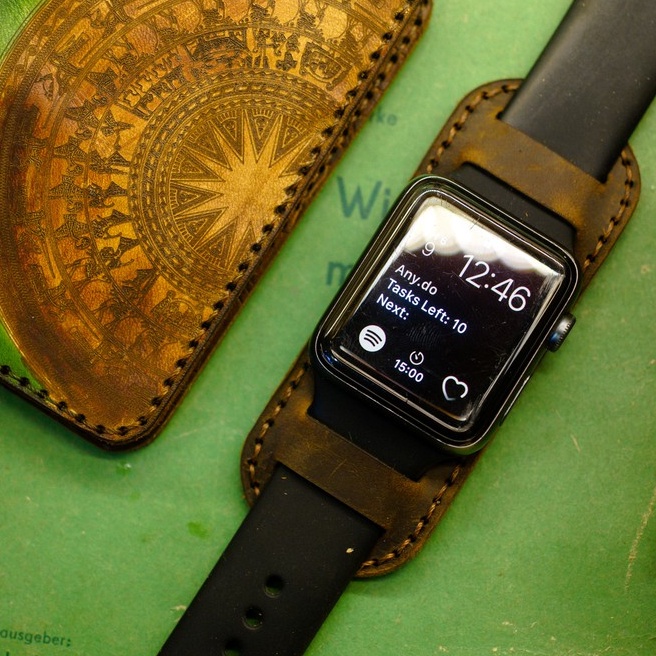 Tấm đệm dây apple watch chống mồ hôi da bò nâu đất kiểu quân đội handmade bền chắc cực đẹp RAM Leather B2