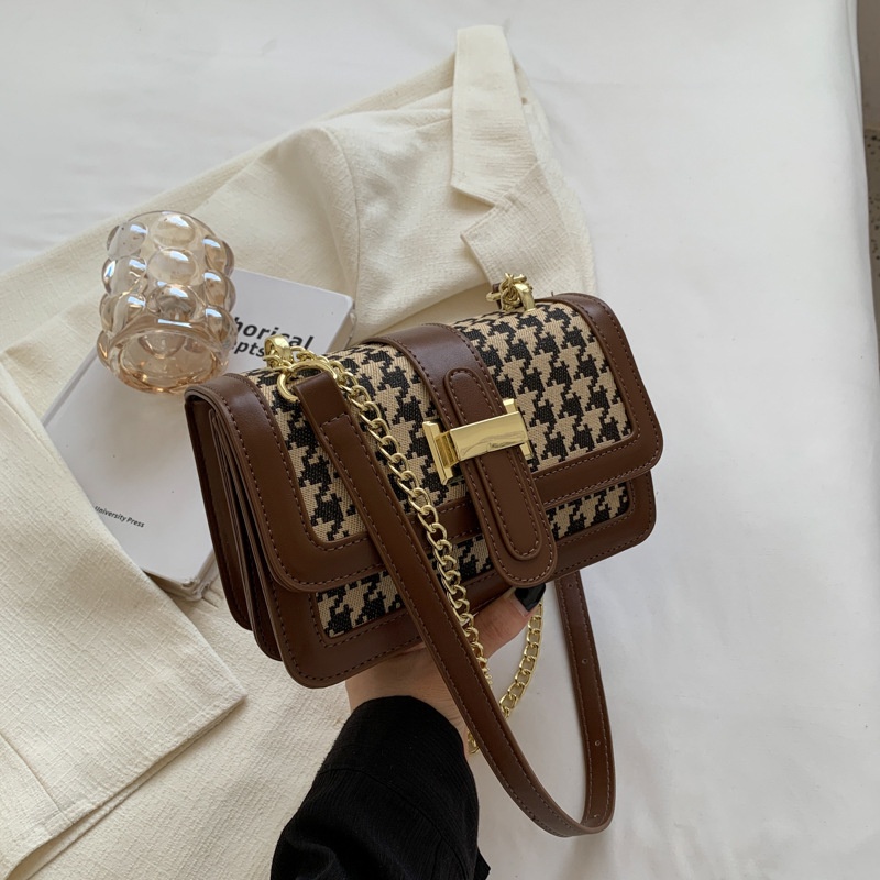 Túi Đeo Chéo Dáng Vuông Nhỏ Phối Dây Xích Thời Trang Thu Đông Thanh Lịch