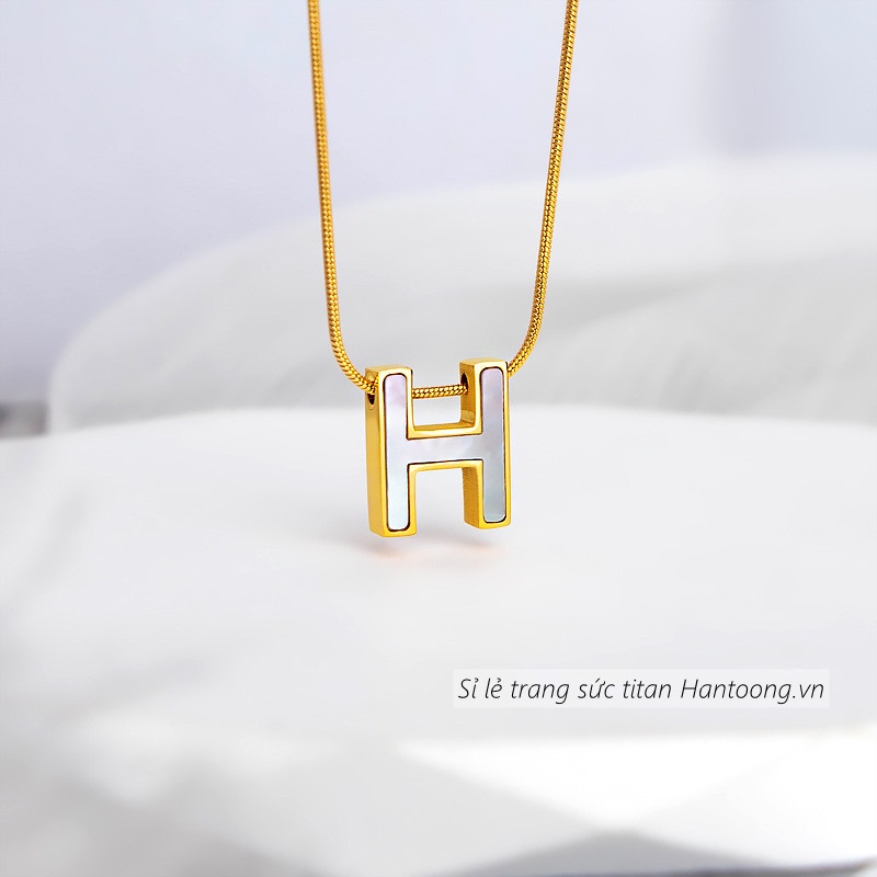 Dây chuyền bằng titan không gỉ mạ vàng 18k mặt chữ H thời trang trẻ trung