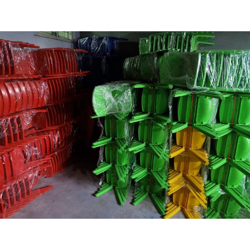 Ghế nhựa đúc 4 màu cho bé giá rẻ cty Anh Khôi, ko đặt chung đơn với bàn chân gấp vì cồng kềnh ko đi dc ạ