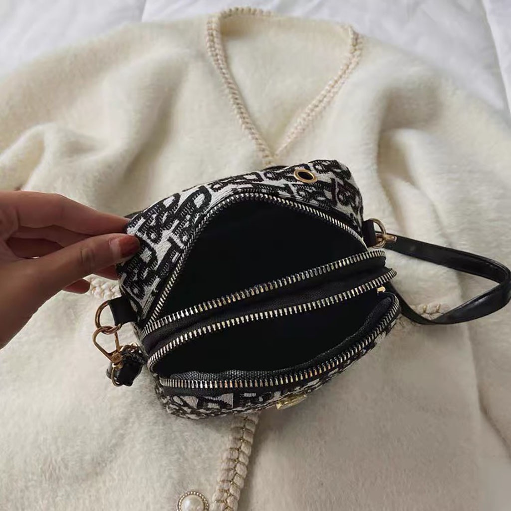 Túi xách đeo chéo nữ giá rẻ đẹp đi chơi phong cách thời trang hàn quốc dễ thương cute DC1256