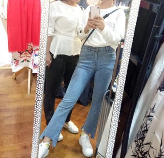 quần bò ống loe rách 