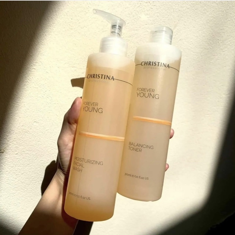 Sữa rửa mặt chống lão hoá Christina Forever Young Moisturizing Facial Wash 300ml