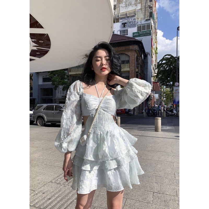 Váy xanh hoa nổi tay dài khoét lưng