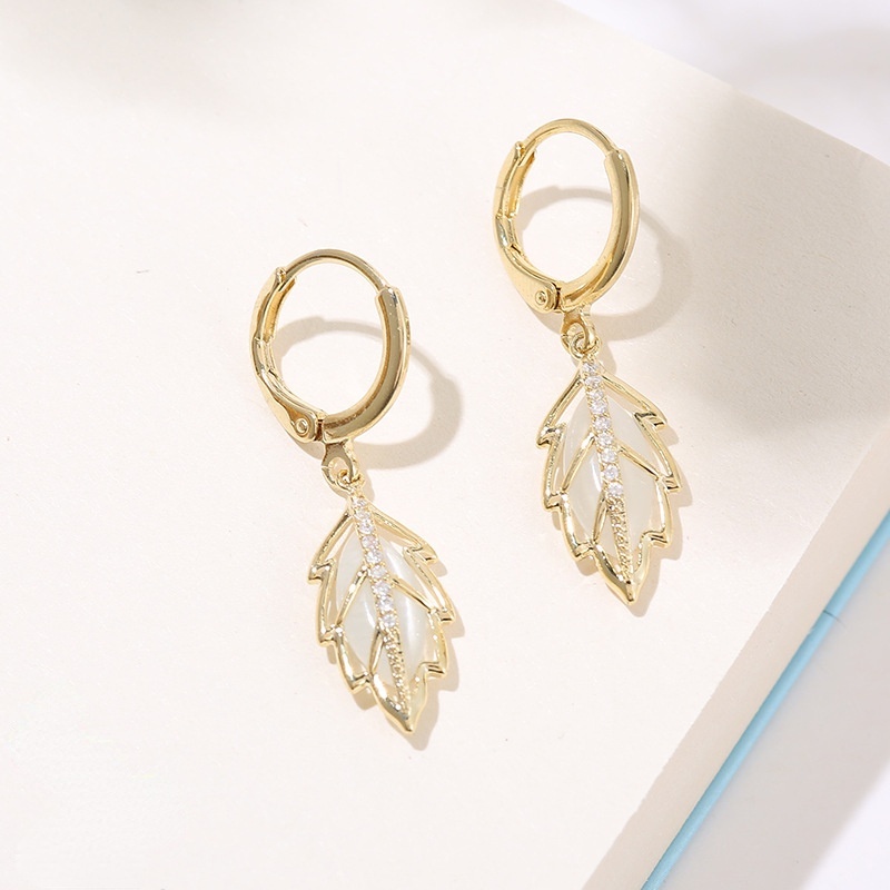 Khuyên Tai Hình Chiếc Lá Đính Đá Phong Cách Thời Trang