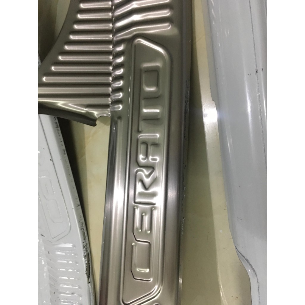 Bậc trong inox CERATO 2019