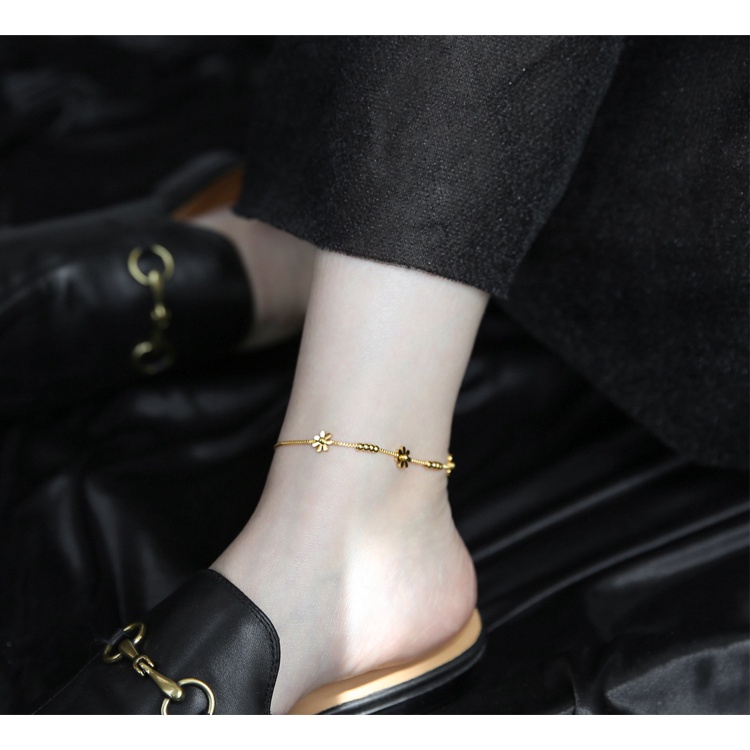 Lắc chân nữ titan xích vuông nhỏ phối bông hoa và bi tròn xinh xắn mạ vàng 18K không gỉ có màu bạc AK08