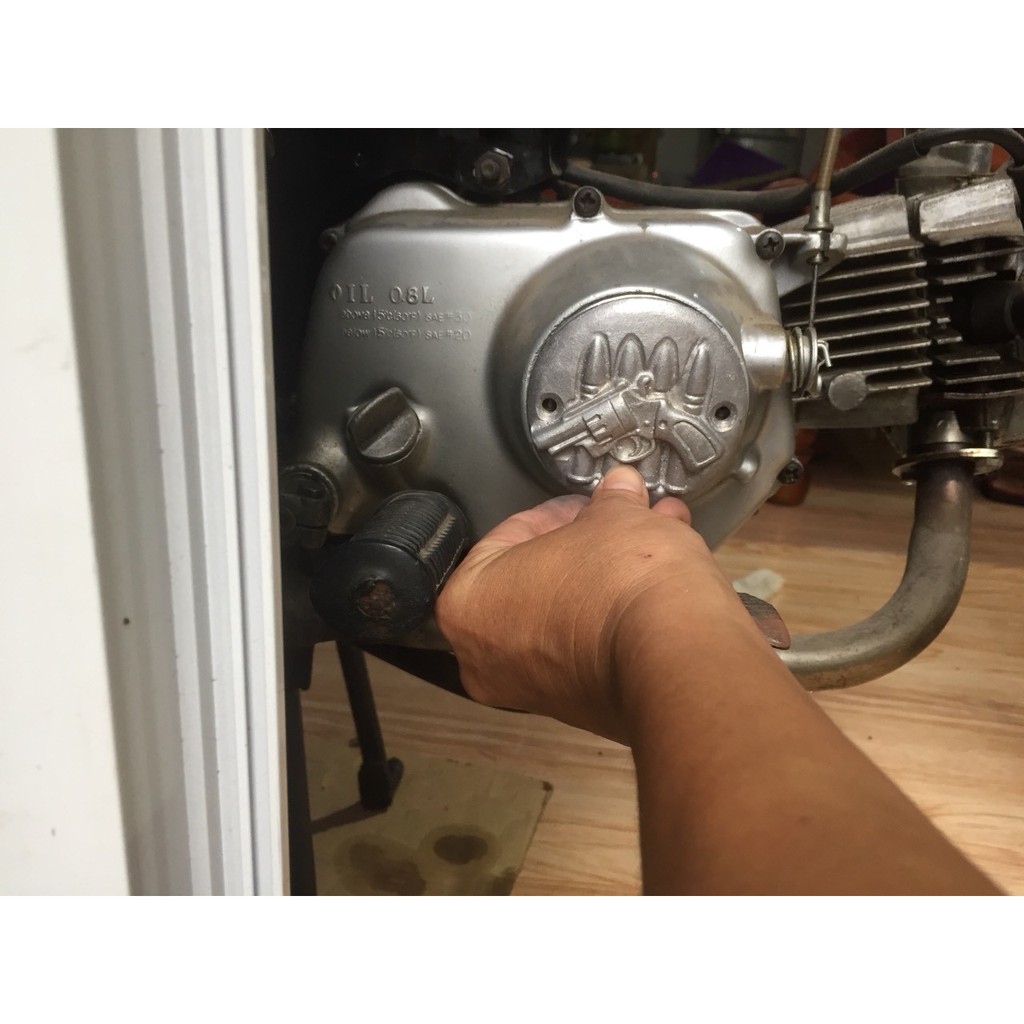 Nắp tròn trang trí bên nồi xe honda 67-hình sđạn