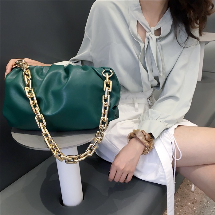 Túi đeo vai dây xích vàng thời thượng must have